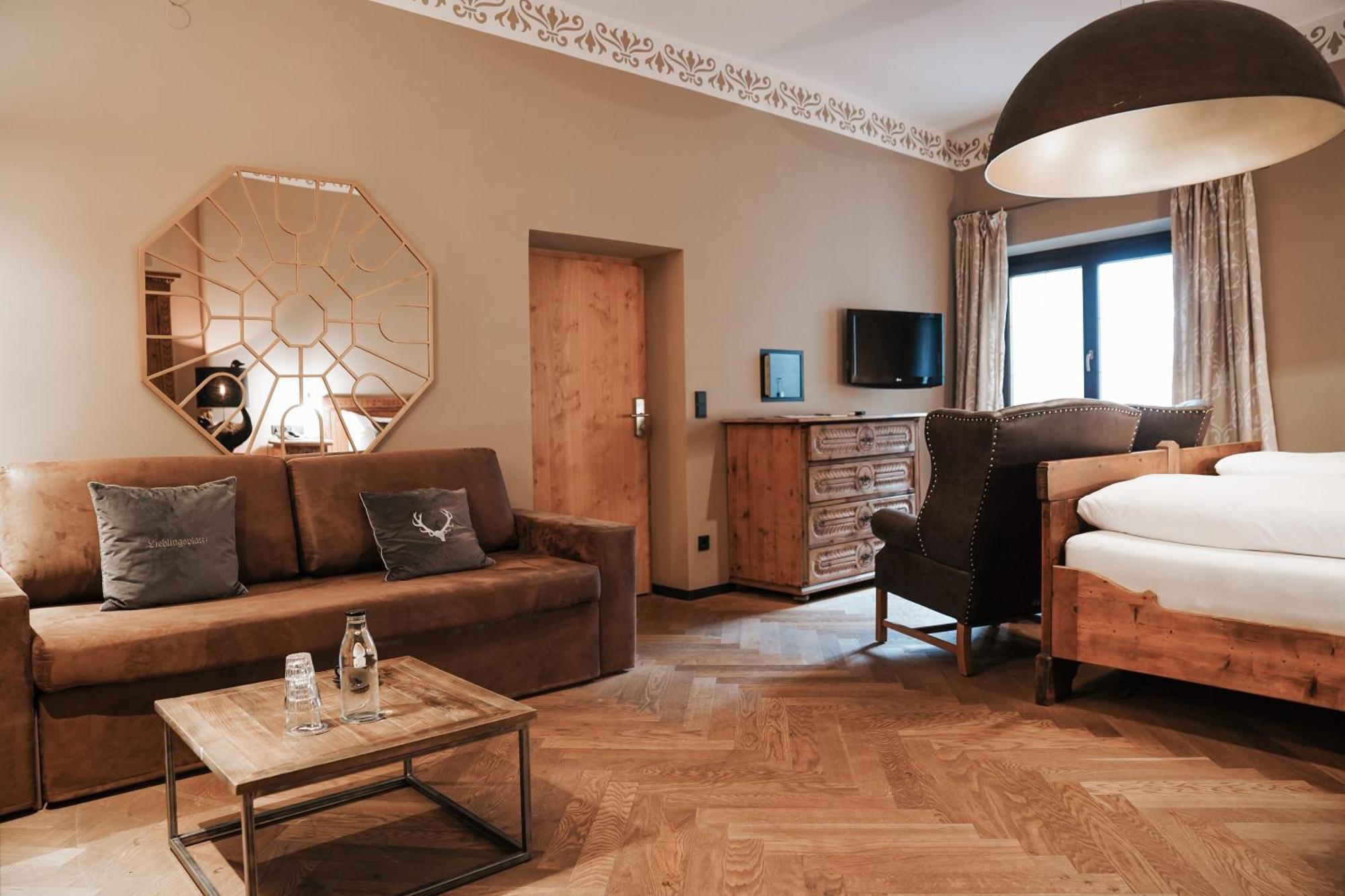 Weisses Rössl Hotel 2*