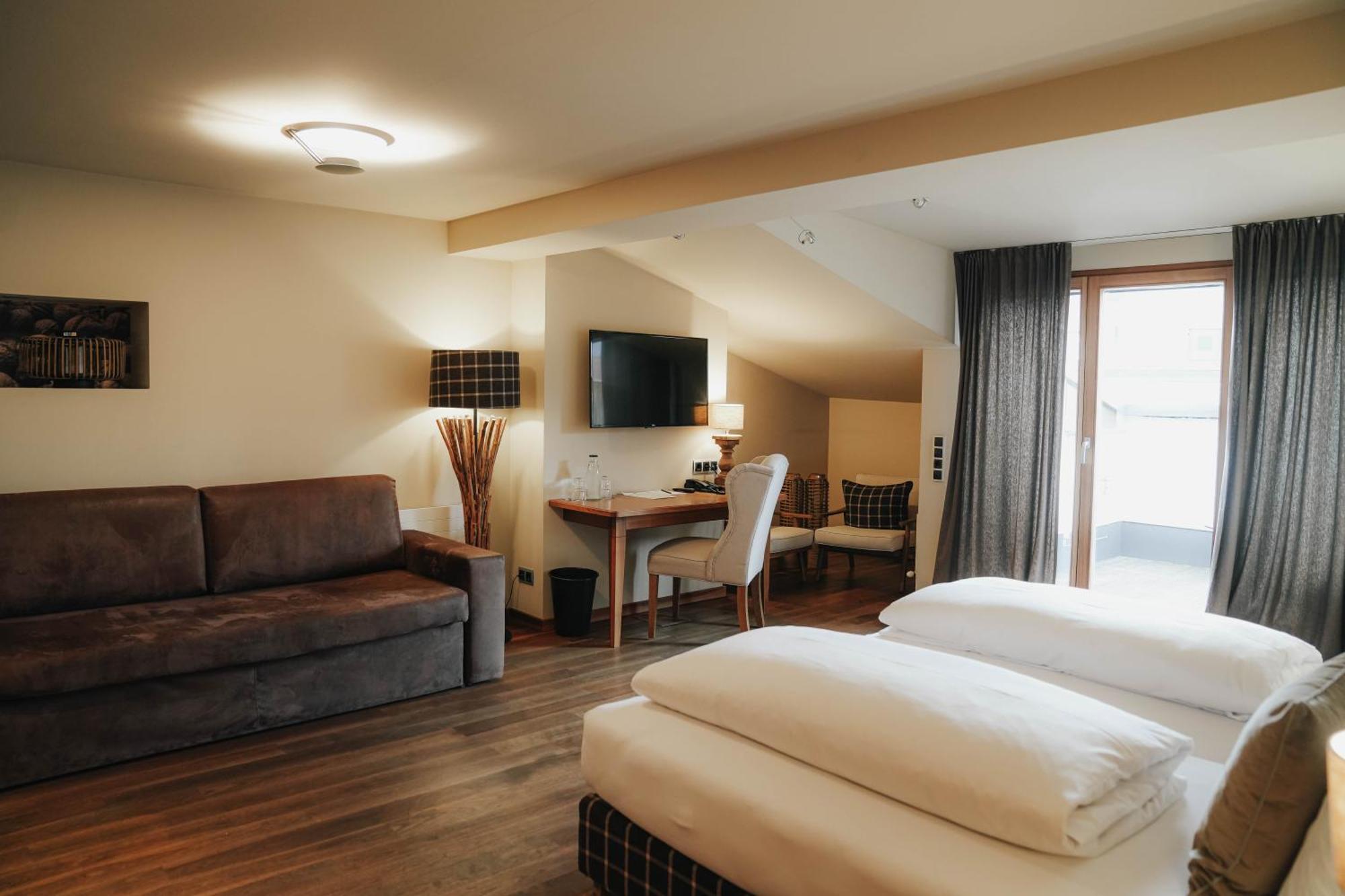 Weisses Rössl Hotel 2*